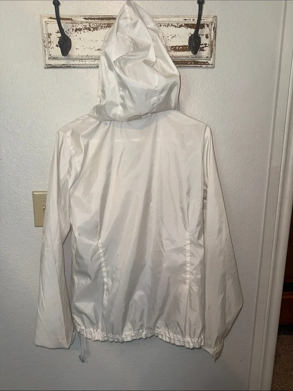 Columbia White Packable Hooded Windbreaker - Picture 3 of 3